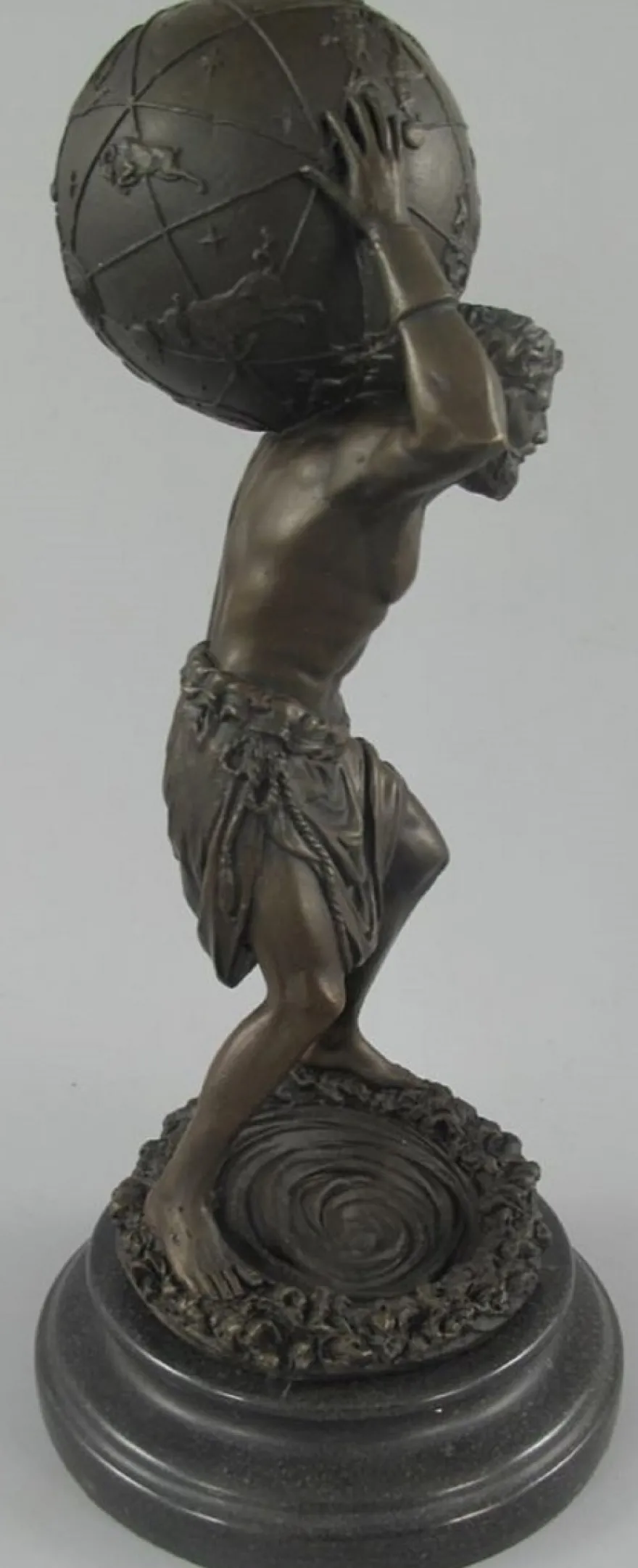Casa Padrino Jugendstil Bronze Skulptur Mann mit Kugel Bronzefarben / Schwarz 15 x 15 x H. 33 cm - Bronzefigur - Dekofigur - Schreibtisch Deko Accessoires