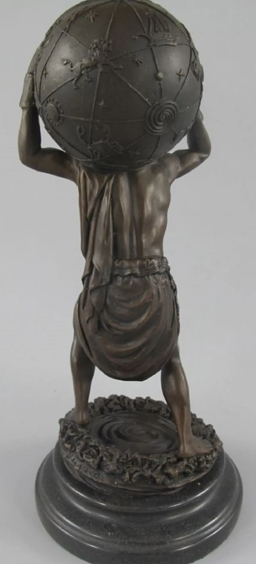Casa Padrino Jugendstil Bronze Skulptur Mann mit Kugel Bronzefarben / Schwarz 15 x 15 x H. 33 cm - Bronzefigur - Dekofigur - Schreibtisch Deko Accessoires