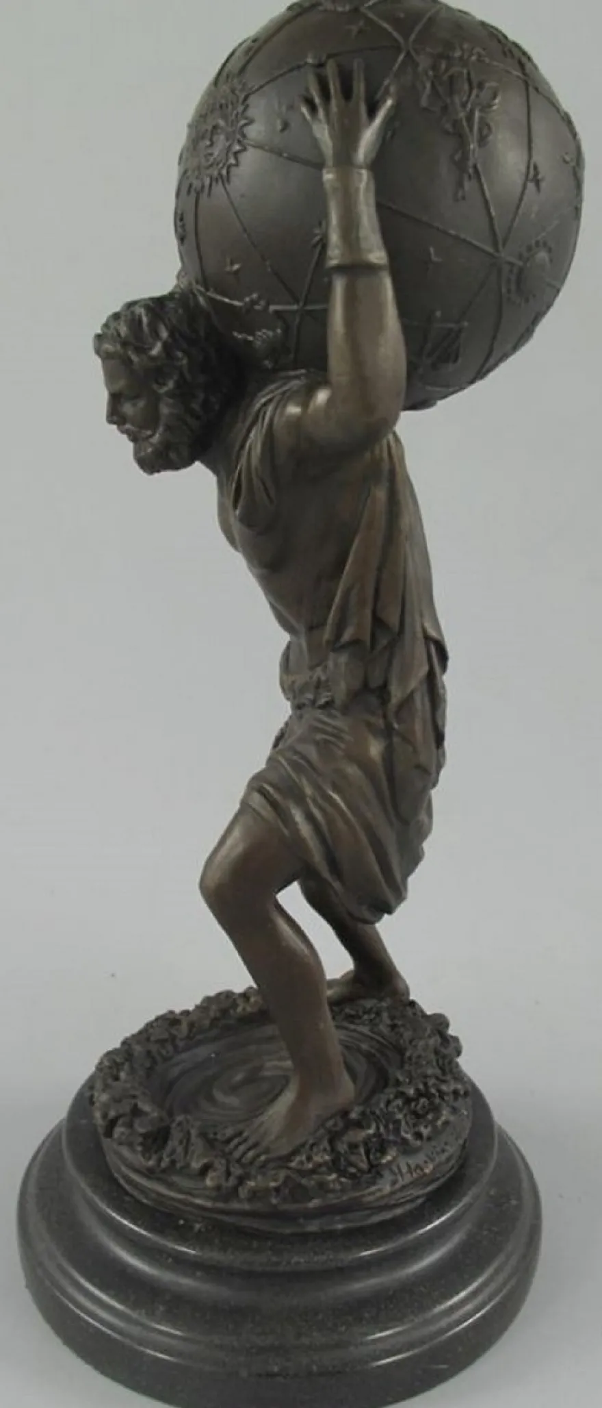 Casa Padrino Jugendstil Bronze Skulptur Mann mit Kugel Bronzefarben / Schwarz 15 x 15 x H. 33 cm - Bronzefigur - Dekofigur - Schreibtisch Deko Accessoires