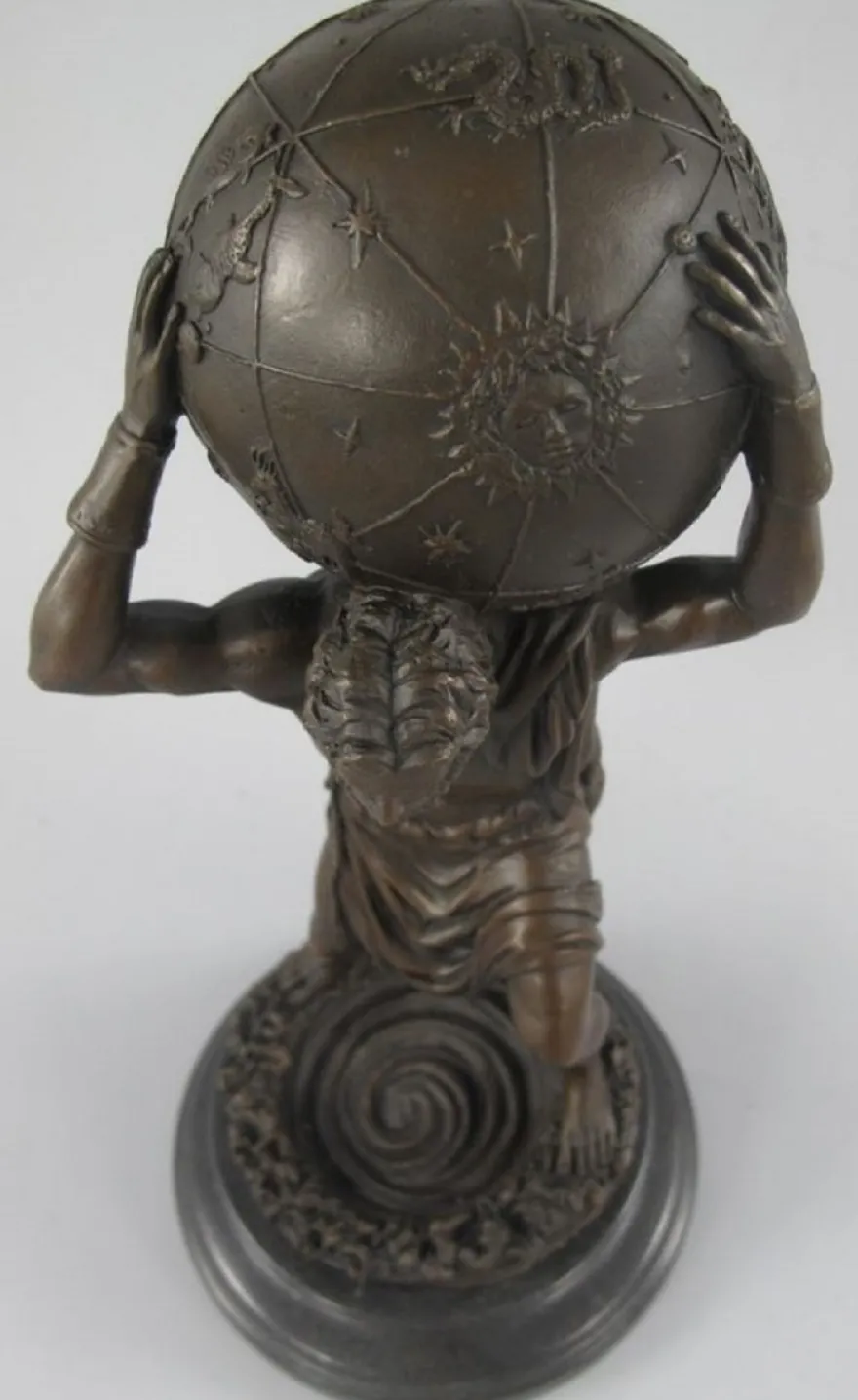 Casa Padrino Jugendstil Bronze Skulptur Mann mit Kugel Bronzefarben / Schwarz 15 x 15 x H. 33 cm - Bronzefigur - Dekofigur - Schreibtisch Deko Accessoires