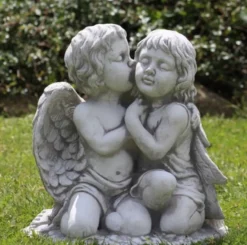 Casa Padrino Jugendstil Deko Skulptur 2 Engel Grau 45 x 25 x H. 39 cm - Elegante Deko Stein Figur - Garten Deko - Barock & Jugendstil Deko Accessoires