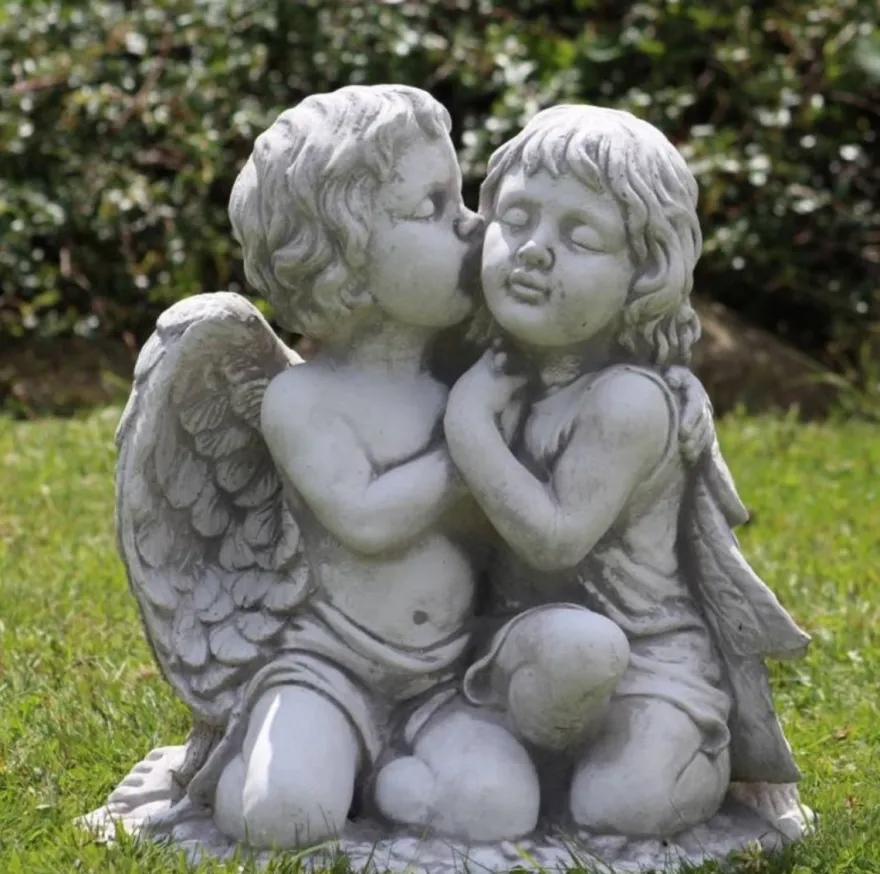 Casa Padrino Jugendstil Deko Skulptur 2 Engel Grau 45 x 25 x H. 39 cm - Elegante Deko Stein Figur - Garten Deko - Barock & Jugendstil Deko Accessoires