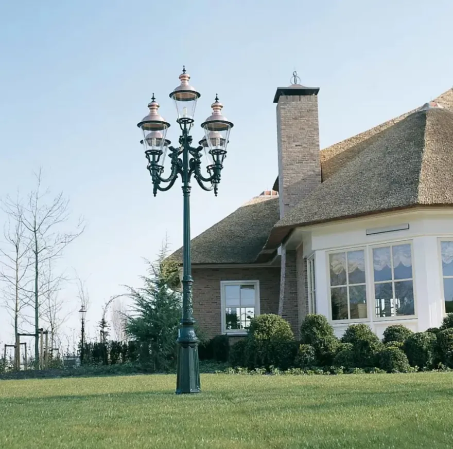 Casa Padrino Jugendstil Gartenlaterne Grün / Kupfer Ø 147 x H. 450 cm - Prunkvolle Aluminium Stehleuchte - Riesige Gartenleuchte - Nostalgische Garten Beleuchtung