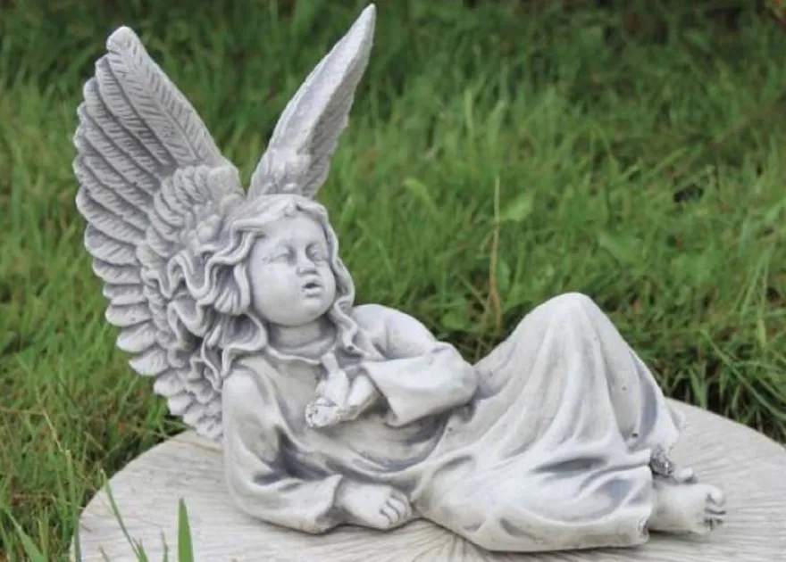 Casa Padrino Jugendstil Garten Deko Skulptur Engel Grau 17 x 33 x H. 27 cm - Elegante Garten Deko Stein Figur - Barock & Jugendstil Garten Deko Accessoires