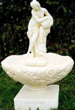 Casa Padrino Jugendstil Gartenbrunnen Frau mit Krug gießt Wasser Weiß / Beige Ø 92 x H. 133 cm - Barock & Jugendstil Gartendeko Brunnen