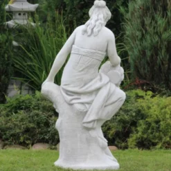 Casa Padrino Jugendstil Garten Deko Skulptur Frau mit Blumenstrauß Weiß / Grau 46 x 46 x H. 121 cm - Elegante Garten Deko Stein Figur - Barock & Jugendstil Garten Deko Accessoires