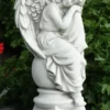 Casa Padrino Jugendstil Garten Deko Skulptur Engel auf Kugel und Sockel Weiß / Grau H. 42 cm - Elegante Garten Deko Stein Figur - Barock & Jugendstil Garten Deko Accessoires
