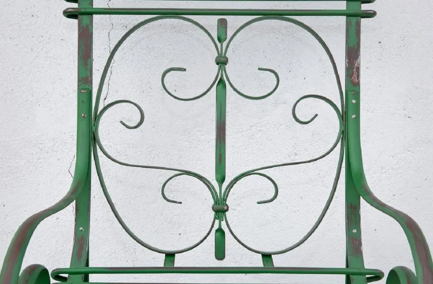 Casa Padrino Jugendstil Gartenstuhl Antik Grün 64 x 66 x H. 114 cm - Handgefertigter Schmiedeeisen Stuhl mit Armlehnen - Nostalgische Garten Möbel