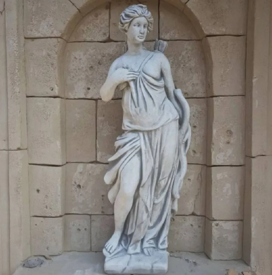 Casa Padrino Jugendstil Garten Deko Skulptur Frau mit Köcher Grau H. 141 cm - Elegante Garten Deko Stein Figur - Barock & Jugendstil Garten Deko Accessoires