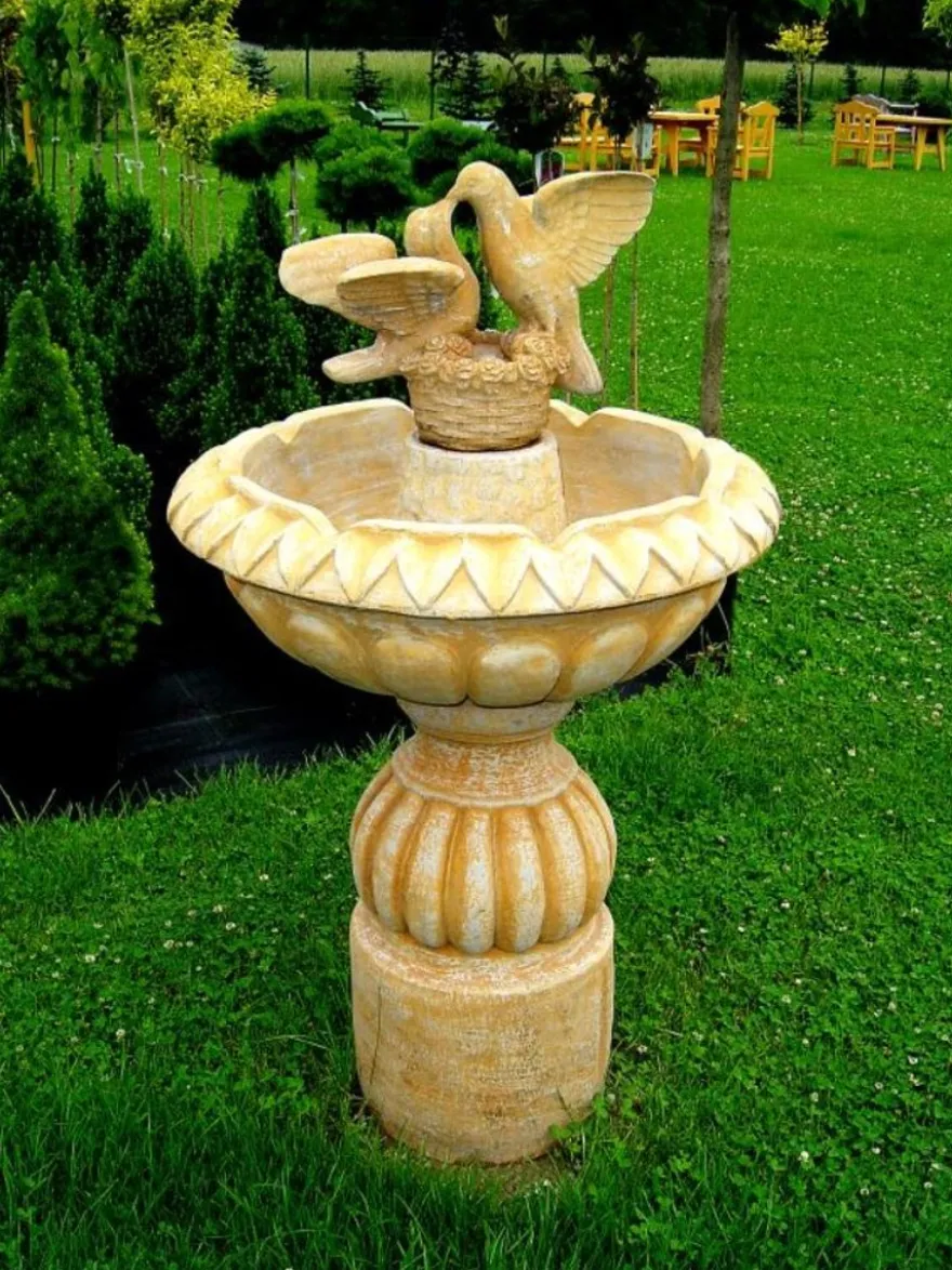 Casa Padrino Jugendstil Gartenbrunnen mit dekorativen Tauben Beige Ø 73 x H. 125 cm - Eleganter Garten Springbrunnen - Barock & Jugendstil Gartendeko Brunnen