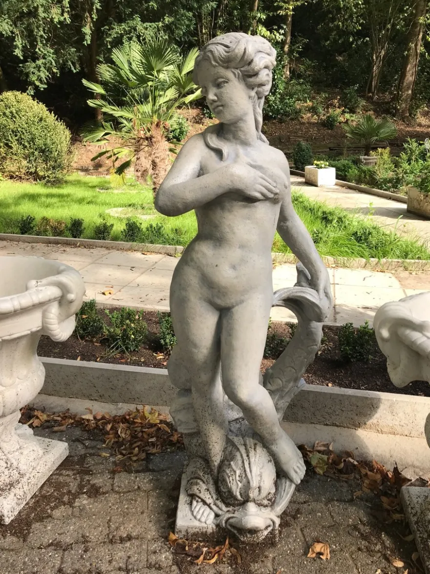 Casa Padrino Jugendstil Gartendeko Skulptur / Statue Mädchen mit Delfin Antikstil Grau - Steinfigur Gartenskulptur