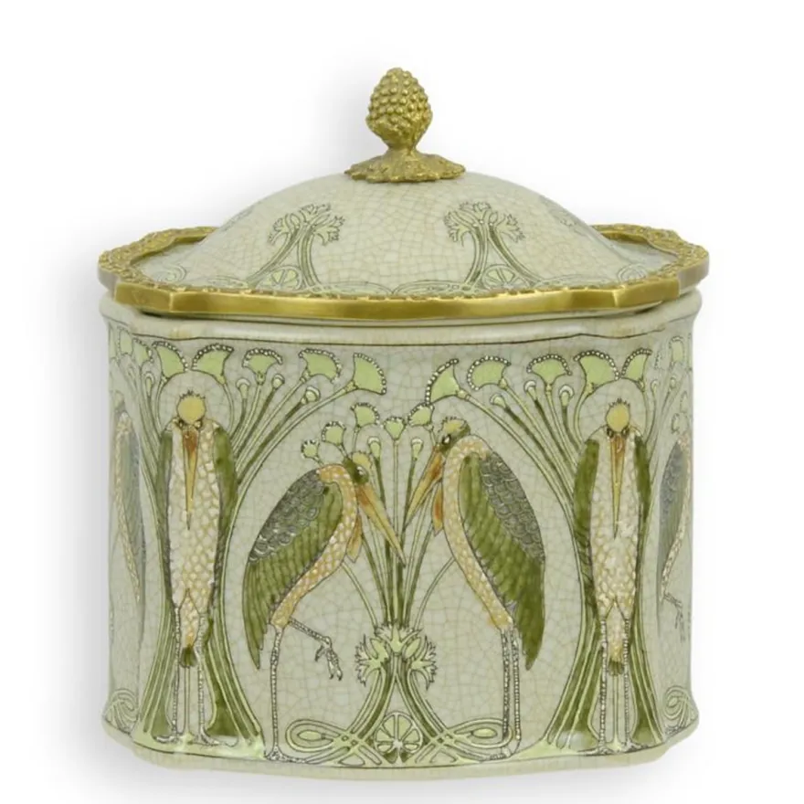 Casa Padrino Jugendstil Porzellan Deckeldose Kraniche Creme / Grün / Gold 16 x H. 17 cm - Prunkvolle Schmuckdose mit Bronze - Barock & Jugendstil Deko Accessoires