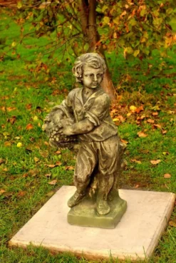 Casa Padrino Jugendstil Skulptur Junge mit Korb 34 x H 77 cm Antik Moos-Grau - Barock Gartendeko