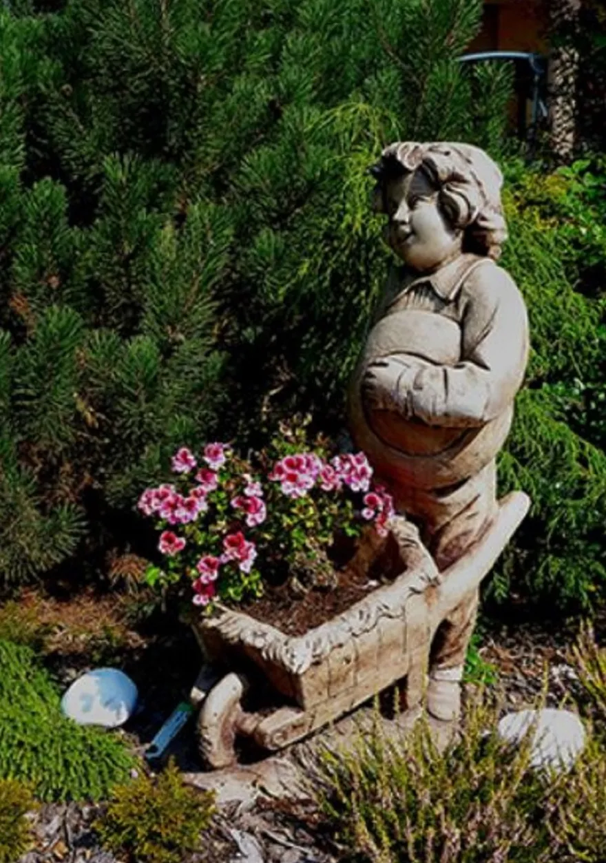 Casa Padrino Jugendstil Skulptur Junge mit Schubkarre Grau 54 x 35 x H. 88 cm - Garten Deko Figur - Garten & Terrassen Deko Accessoires