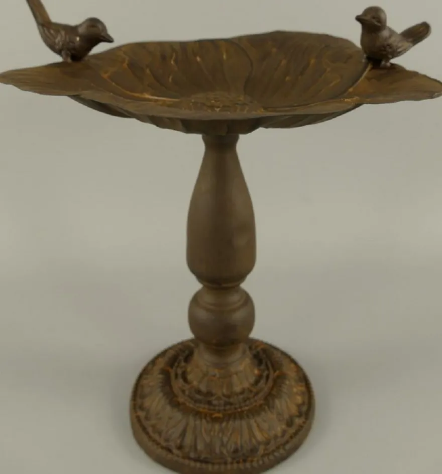 Casa Padrino Jugendstil Vogeltränk mit 2 dekorativen Vögelchen Antik Braun 27 x 27 x H. 28 cm - Kleines Metall Vogelbad - Gartendeko