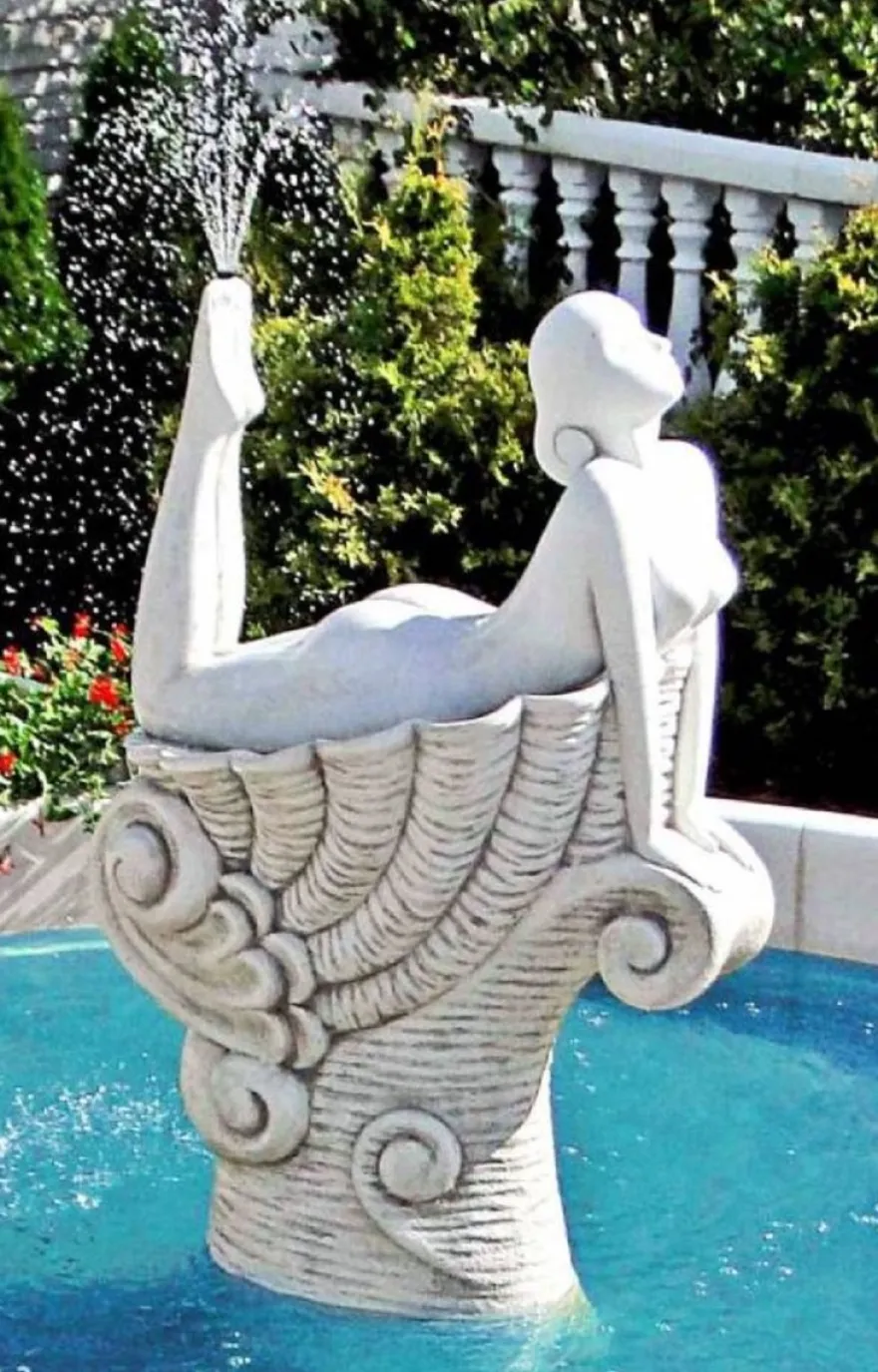 Casa Padrino Jugendstil Wasserspeier Skulptur Frau auf Muschel Weiß / Grau 111 x 80 x H. 192 cm - Prunkvolle Gartenbrunnen Wasserspeier Figur - Barock & Jugendstil Garten Deko Accessoires