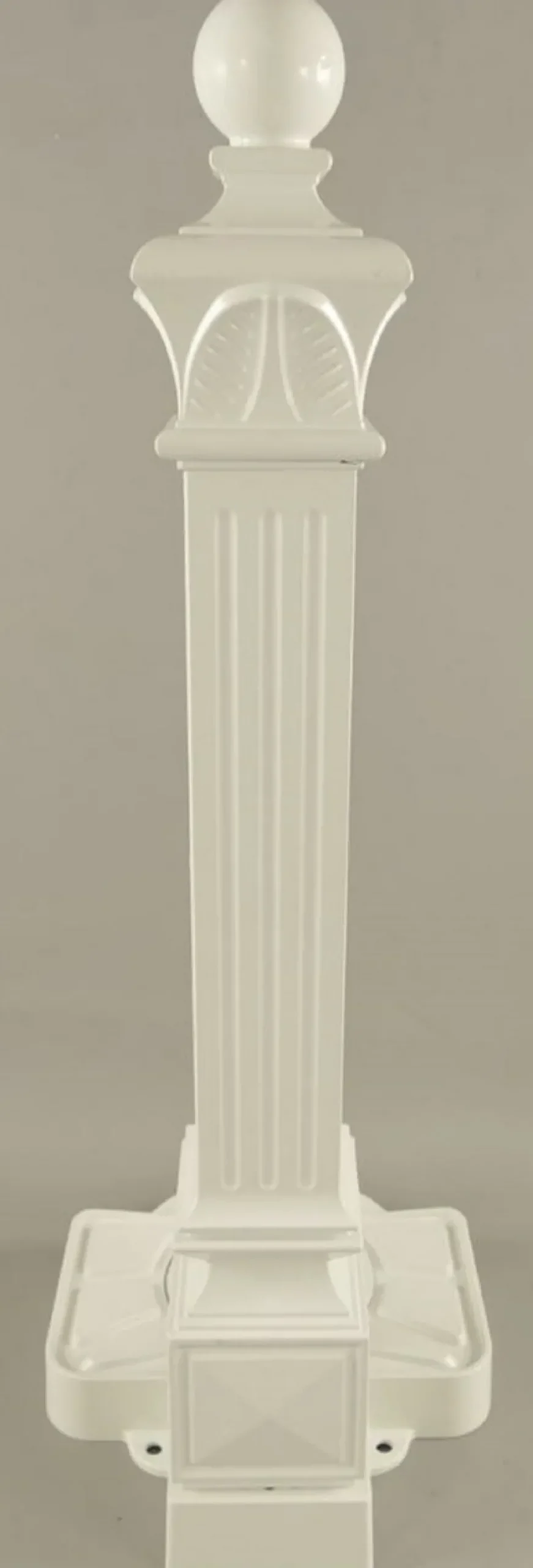 Casa Padrino Jugendstil Wassersäule Weiß / Gold 33 x 29 x H. 83 cm - Nostalgische Aluminium Wasserzapfsäule mit Messing Wasserhahn - Barock & Jugendstil Garten Accessoires