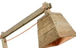 Casa Padrino Kiefernholz Tischleuchte Naturfarben 90 x 30 x H. 105 cm - Luxus Tischlampe mit orangefarbenem Kabel