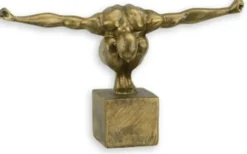 Casa Padrino Kunstharz Dekofigur Turmspringer Athlet Antik Gold 32,1 x 12,4 x H. 20 cm - Wohnzimmer Deko Skulptur - Deko Accessoires