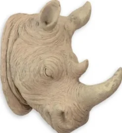 Casa Padrino Kunstharz Wanddeko Skulptur Nashornkopf Beige 23 x H. 40,5 cm - Dekofigur - Tierfigur - Wohnzimmer Deko