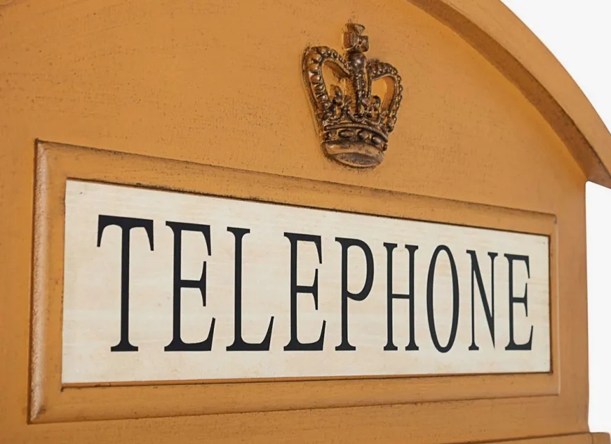 Casa Padrino Landhausstil Bücherschrank Telefonzelle Antik Beige 55 x 51,5 x H. 180 cm - Telefonzellen Regalschrank im englischen Stil - Wohnzimmer Möbel im Landhausstil - Landhausstil Möbel
