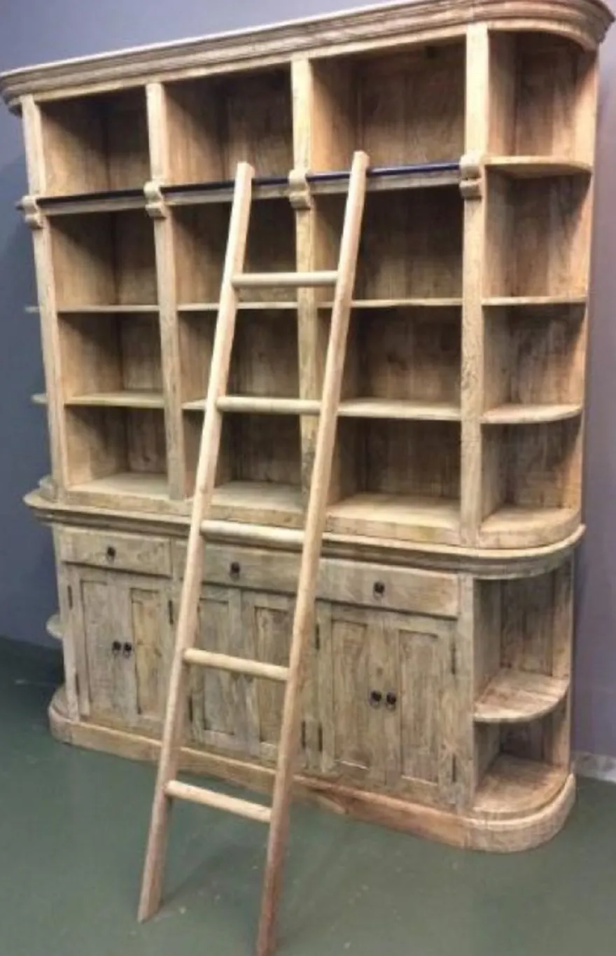 Casa Padrino Landhausstil Bücherschrank mit Leiter Naturfarben 200 x 42 x H. 230 cm - Massivholz Schrank - Regalschrank - Wohnzimmerschrank - Büroschrank - Landhausstil Möbel