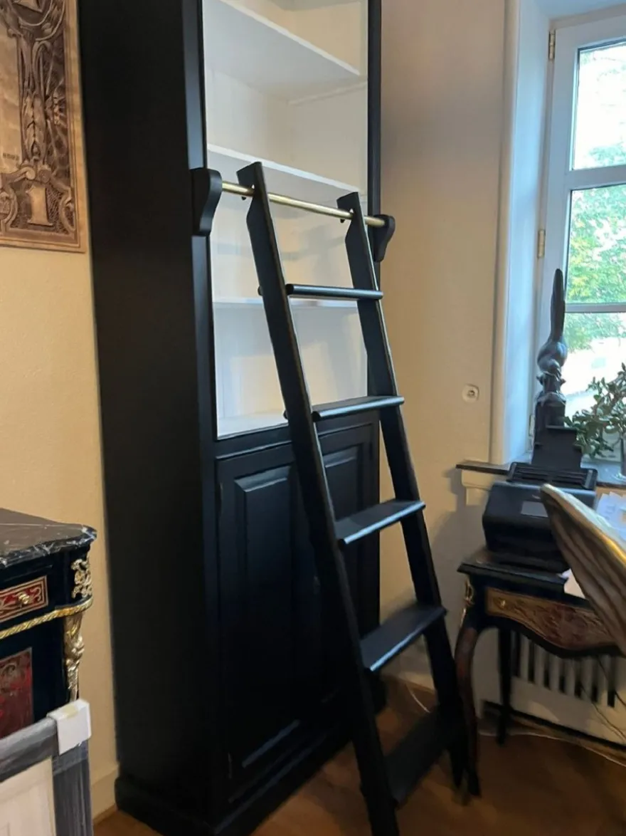 Casa Padrino Landhausstil Bücherschrank mit Leiter Schwarz / Weiß H. 260 cm - Landhausstil Möbel