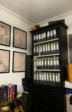 Casa Padrino Landhausstil Bücherschrank mit Leiter Schwarz / Weiß H. 260 cm - Landhausstil Möbel