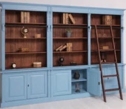 Casa Padrino Landhausstil Bücherschrank mit Leiter Hellblau / Dunkelbraun 223 x 51 x H. 228 cm - Massivholz Schrank - Wohnzimmerschrank - Regalschrank - Büroschrank - Landhausstil Möbel
