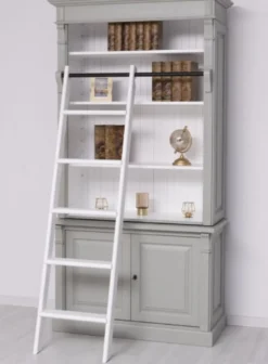 Casa Padrino Landhausstil Bücherschrank mit Leiter Grau / Weiß 120 x 51 x H. 228 cm - Massivholz Schrank - Regalschrank - Wohnzimmerschrank - Büroschrank - Landhausstil Möbel