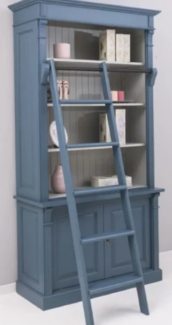 Casa Padrino Landhausstil Bücherschrank mit Leiter Blau / Grau 120 x 51 x H. 228 cm - Massivholz Schrank - Regalschrank - Wohnzimmerschrank - Büroschrank - Landhausstil Möbel