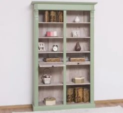 Casa Padrino Landhausstil Bücherschrank Grün / Naturfarben 120 x 37 x H. 197 cm - Massivholz Schrank - Regalschrank - Wohnzimmerschrank - Landhausstil Möbel