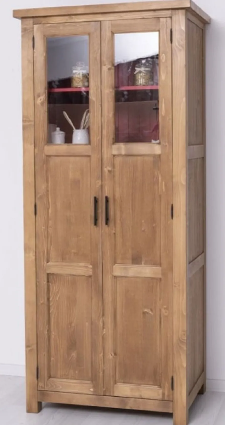 Casa Padrino Landhausstil Esszimmerschrank Naturfarben / Rot 96 x 65 x H. 220 cm - Massivholz Küchenschrank mit 2 Türen - Esszimmer Möbel im Landhausstil - Landhausstil Esszimmer Einrichtung