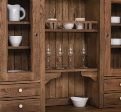 Casa Padrino Landhausstil Esszimmerschrank Dunkelbraun 137 x 50 x H. 197 cm - Massivholz Küchenschrank - Esszimmer Möbel im Landhausstil - Landhausstil Esszimmer Einrichtung