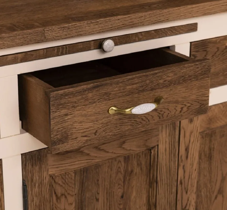 Casa Padrino Landhausstil Esszimmerschrank Creme / Dunkelbraun 137 x 50 x H. 197 cm - Massivholz Küchenschrank - Esszimmer Möbel im Landhausstil - Landhausstil Esszimmer Einrichtung