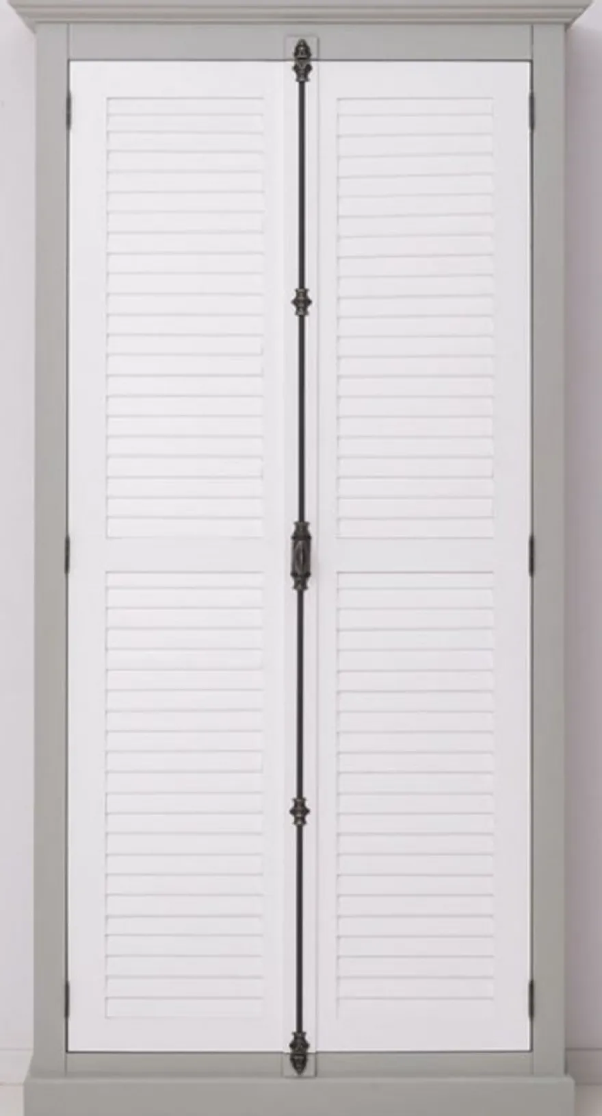 Casa Padrino Landhausstil Kleiderschrank Grau / Weiß 109 x 40 x H. 210 cm - Massivholz Schlafzimmerschrank mit 2 Türen - Landhausstil Schlafzimmer Möbel - Massivholz Möbel im Landhausstil