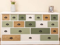 Casa Padrino Landhausstil Kommode Weiß / Grün / Naturfarben 180 x 48 x H. 95 cm - Massivholz Schrank mit 19 Schubladen - Landhausstil Möbel - Möbel im Landhausstil - Landhausstil Einrichtung