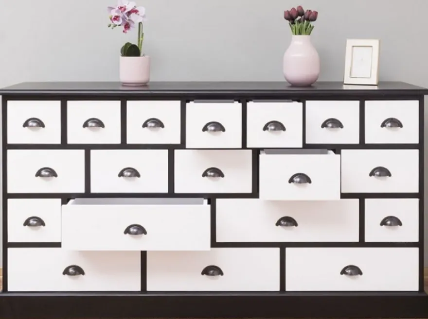 Casa Padrino Landhausstil Kommode Schwarz / Weiß 180 x 48 x H. 95 cm - Massivholz Schrank mit 19 Schubladen - Landhausstil Möbel - Möbel im Landhausstil - Landhausstil Einrichtung