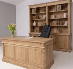 Casa Padrino Landhausstil Schreibtisch Naturfarben 160 x 70 x H. 78 cm - Massivholz Bürotisch mit 2 Türen und 2 Schubladen - Massivholz Möbel - Büro Möbel im Landhausstil - Landhausstil Möbel