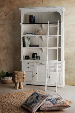 Casa Padrino Landhausstil Schrank mit Leiter Antik Weiß 143,5 x 40,6 x H. 233,7 cm - Bücherschrank - Regalschrank - Wohnzimmerschrank - Büroschrank - Landhausstil Möbel