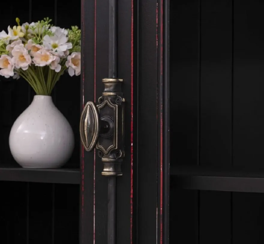 Casa Padrino Landhausstil Schrank Schwarz / Rot / Braun 120 x 50 x H. 228 cm - Massivholz Vitrine - Landhausstil Massivholz Möbel