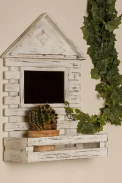 Casa Padrino Landhausstil Shabby Chic Wandhängeschrank Antik Weiß 60 x 21 x H. 38 cm - Handgefertigter Hängeschrank mit Kreidetafel