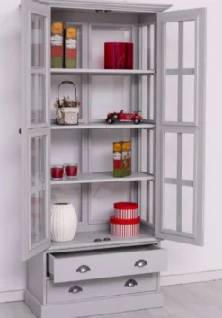 Casa Padrino Landhausstil Vitrine Hellgrau 91 x 47 x H. 200 cm - Massivholz Vitrinenschrank mit 2 Türen und 2 Schubladen - Landhausstil Möbel - Massivholz Möbel - Esszimmer Möbel
