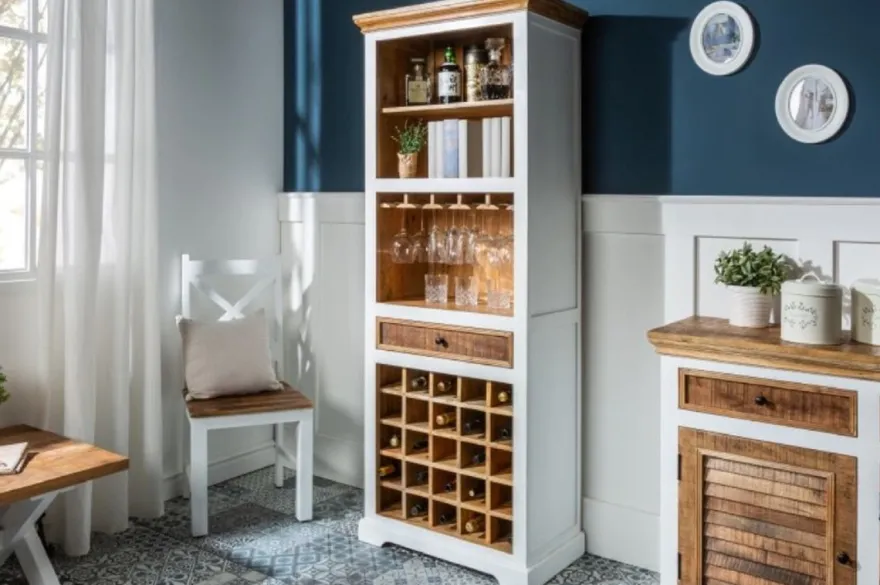 Casa Padrino Landhausstil Weinschrank Weiß / Naturfarben 72 x 40 x H. 196 cm - Handgefertigter Massivholz Barschrank - Barmöbel im Landhausstil