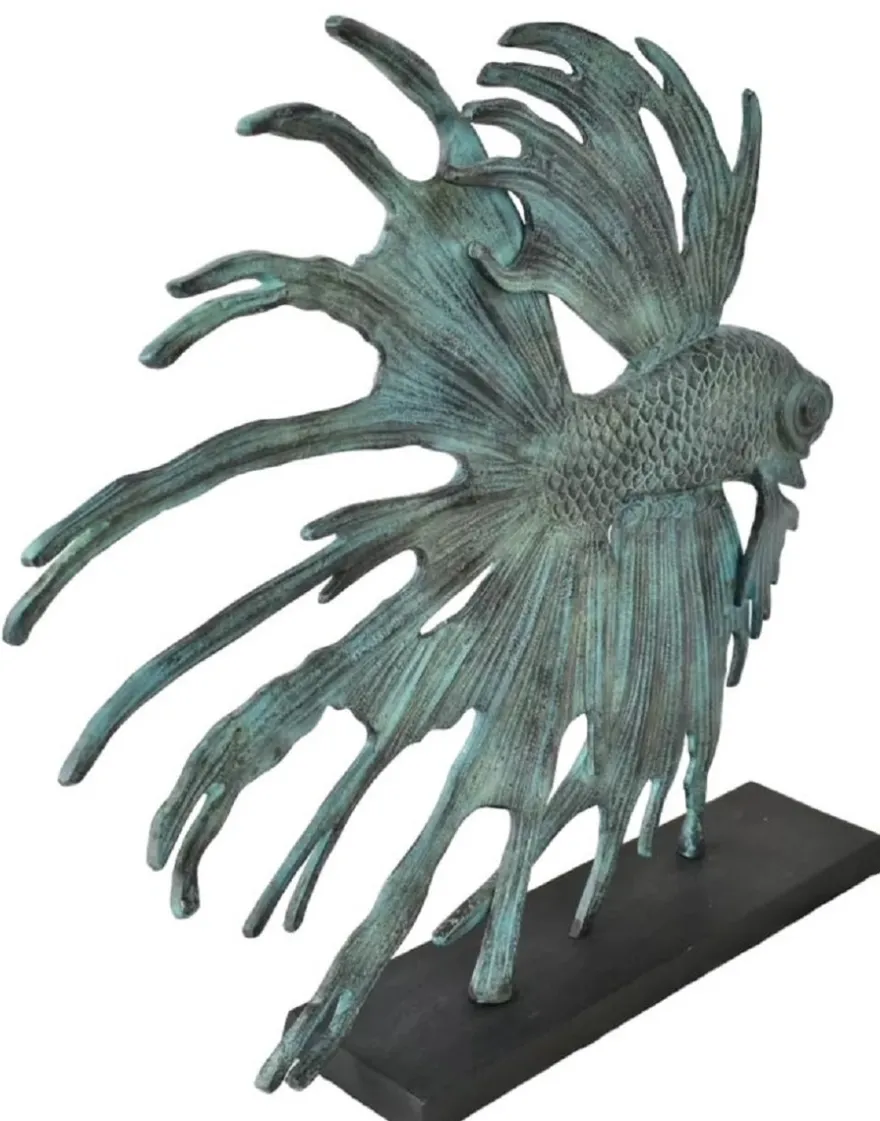 Casa Padrino Luxus Aluminium Deko Skulptur siamesischer Kampffisch Türkis / Schwarz 55 x 11,5 x H. 52,5 cm - Aluminium Deko Figur mit Holzsockel - Wohnzimmer Deko - Schreibtisch Deko