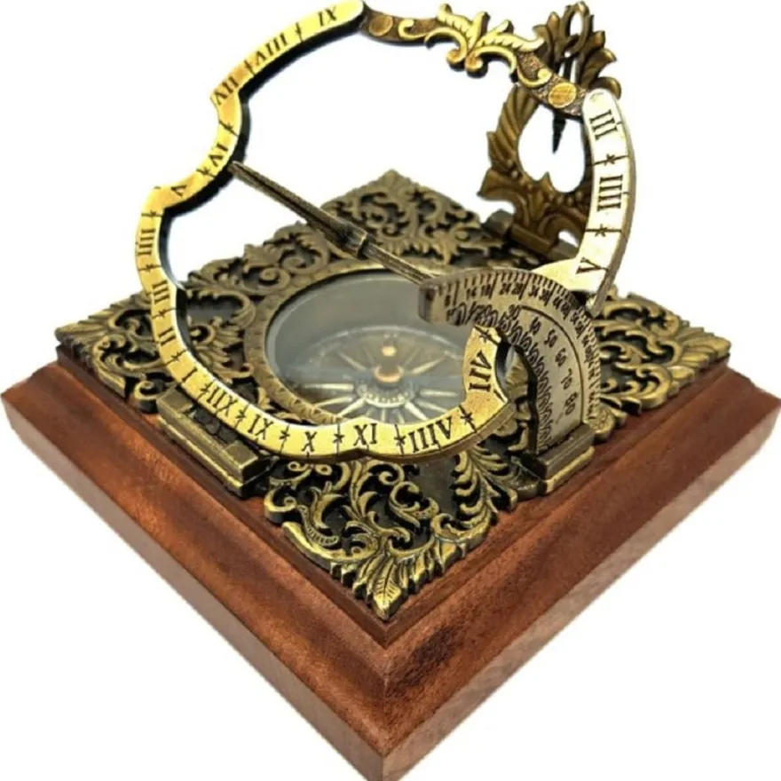 Casa Padrino Luxus Antik Stil Sonnenuhr Gold / Braun 10 x 10 x H. 10 cm - Messing Tischsonnenuhr mit Holzsockel - Luxus Deko Accessoires - Antik Stil Deko Accessoires