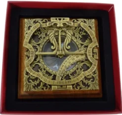 Casa Padrino Luxus Antik Stil Sonnenuhr Gold / Braun 10 x 10 x H. 10 cm - Messing Tischsonnenuhr mit Holzsockel - Luxus Deko Accessoires - Antik Stil Deko Accessoires