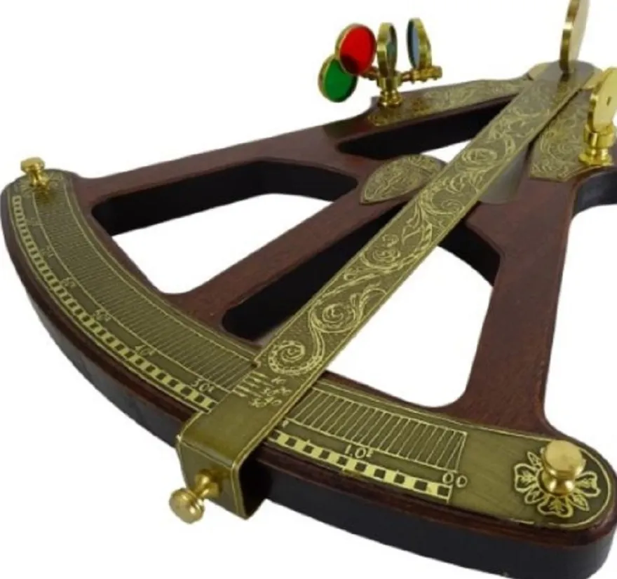 Casa Padrino Luxus Antik Stil Sextant Braun / Messing 27,5 x 6,5 x H. 32 cm - Seefahrer Winkelmesser - Nautisches Messinstrument - Seefahrer Deko Accessoires - Luxus Antik Stil Deko Accessoires