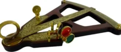 Casa Padrino Luxus Antik Stil Sextant Braun / Messing 27,5 x 6,5 x H. 32 cm - Seefahrer Winkelmesser - Nautisches Messinstrument - Seefahrer Deko Accessoires - Luxus Antik Stil Deko Accessoires