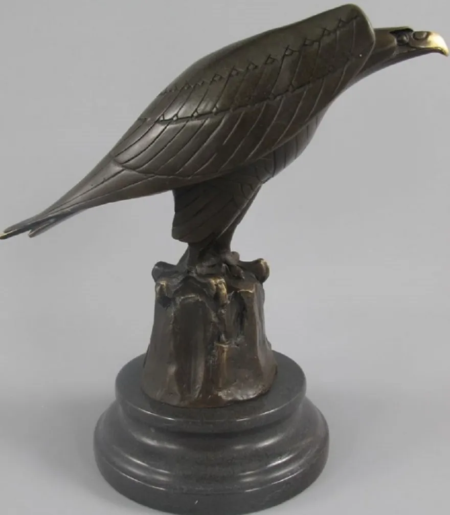 Casa Padrino Luxus Art Deco Bronze Figur Adler auf Felsen mit Marmorsockel Bronze / Gold / Schwarz 12 x 22 x H. 21 cm - Bronze Skulptur - Deko Figur - Deko Accessoires